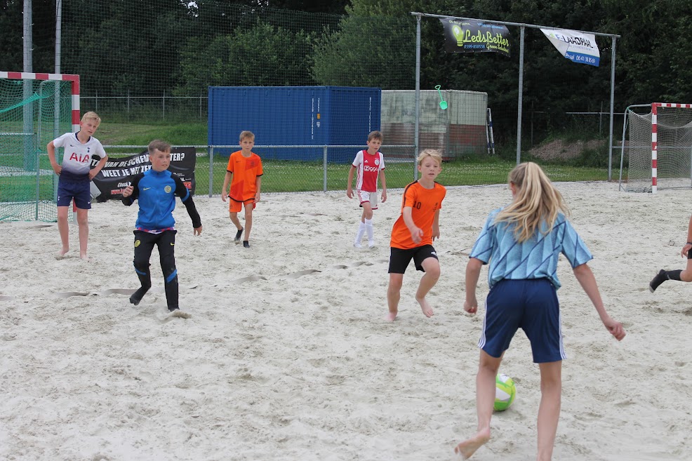 SJS-jeugd sluit af met beachsoccertoernooi